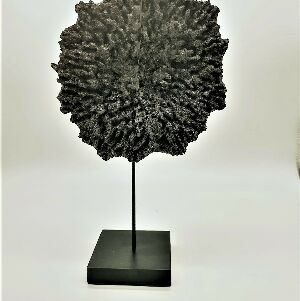 ADORNO CORAL COM PEDESTAL PEQUENO