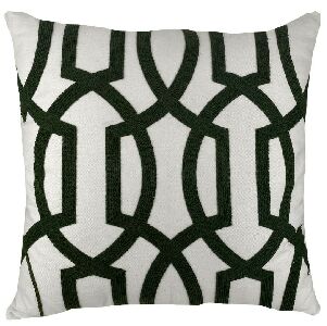 ALMOFADA SARJA CRU COM BORDADO CHENILLE VERDE