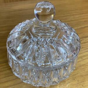 BOMBONIERE EM VIDRO TRANSPARENTE