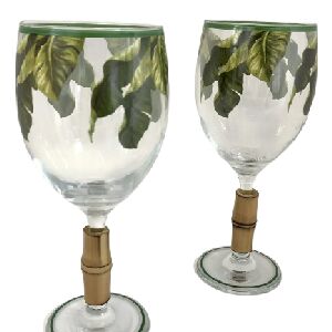 Ta&ccedil;a de vinho amaz&ocirc;nia