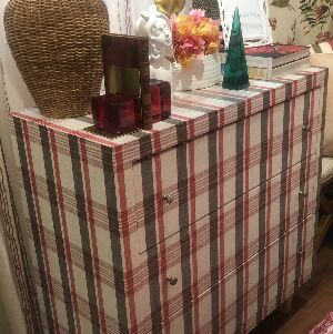 COMODA REVESTIMENTO ENTREPOSTO