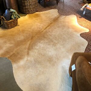TAPETE PELE EM FORMATO NATURAL BEGE NATURAL