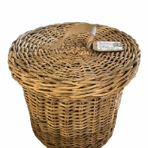 LIXEIRA JUNCO NATURAL C ALCA COURO 23X28CM