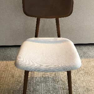 CADEIRA LEILA PLUS ASS. ESTOFADO