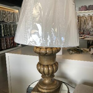 ABAJUR DECORATIVO VINTAGE 24X24X52CM