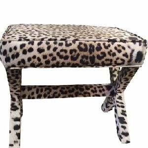 BANQUETA X EM TECIDO ON&Ccedil;A SCOTS WHISKY48X38X53CM