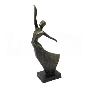 66505 - ESCULTURA BAILARINA EM RESINA DOURADA COM BASE PRETA 34X15X07CM