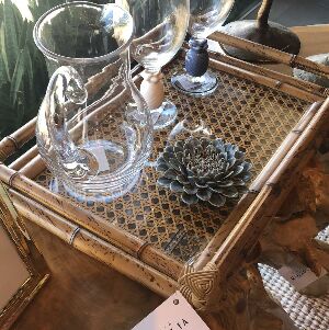 Bandeja em Bambu Natural com Palha Dourada