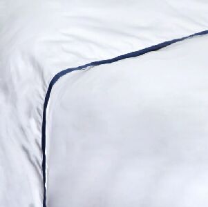 CAPA DUVET BRANCO C/ VIVO AZUL QUEEN
