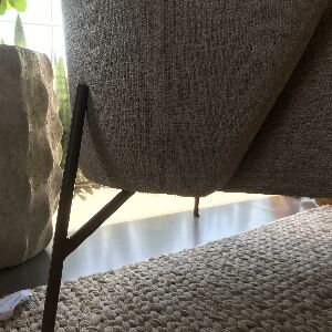 POLTRONA MODELO SAFIRA TEC. E 39 - PES CHOCOLATE LEVE 78x75x75cm