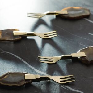 CONJUNTO 4 GARFOS DE PETISCO DE A&Ccedil;O INOX DOURADO &Aacute;GATA