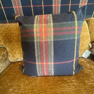 ALMOFADA XADREZ E LISTA DONALD 60x60cm