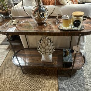 MESA LATERAL DE SOFA THEMA PAU FERRO CAPUCCINO.