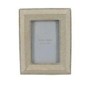 PORTA RETRATOS DE RESINA BEGE CD0201