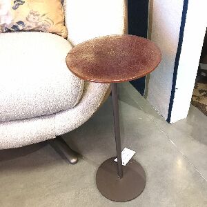 MESA SANZIO 22X22X50 VD TEXT AMBAR FOSCO BASE:PINT MET CAPUCCINO FOSCO