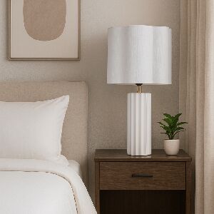 ABAJUR C/ C&Uacute;PULA E BASE CER&Acirc;MICA 58x27cm