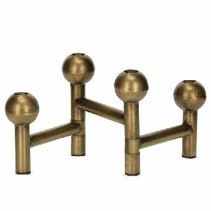 CASTI&Ccedil;AL EM METAL DOURADO