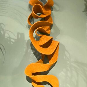 ESCULTURA CICLUS PAREDE RUSTICO OCRE