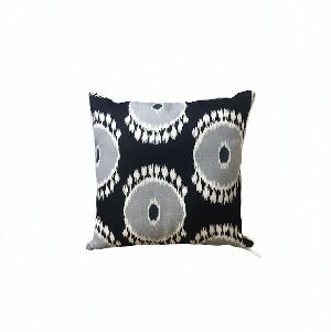 ALMOFADA IKAT NAVY BY SUNBRELLA 60X60 REF 00892946