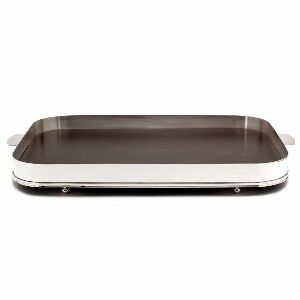 Bandeja com galeria lisa oblonga aba reta com fundo madeira